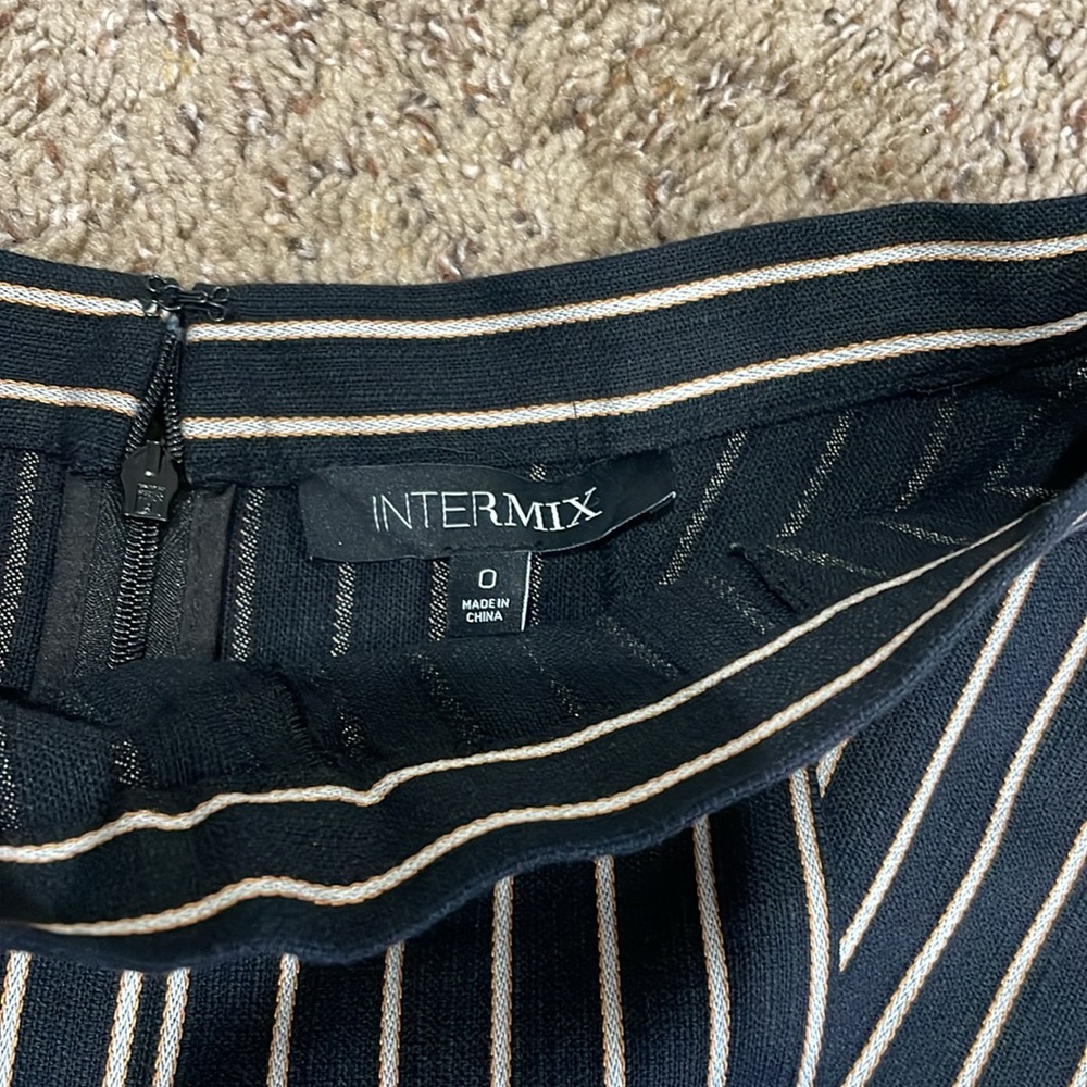 Intermix shorts - Picture 2 of 3